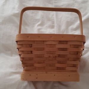 Basket with movable handle.
